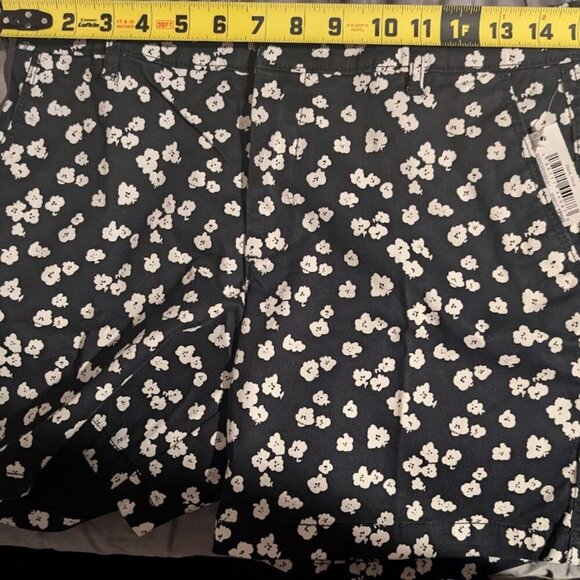 Women's Mid-Rise Slim-Fit 5 Inch Inseam Khaki Short - Picture 10 of 10